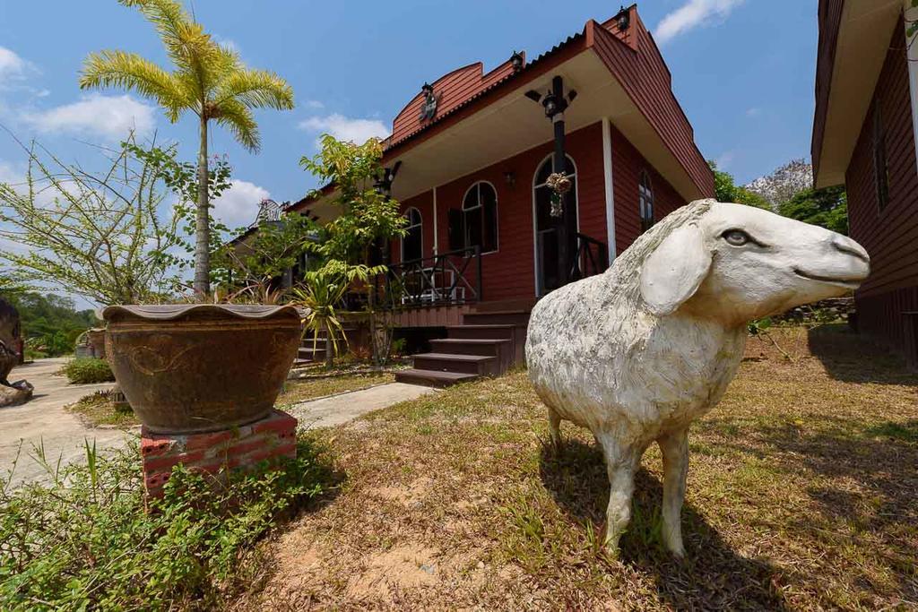 Cowboy Farm Resort Pattaya Ban Huai Yai Exterior foto